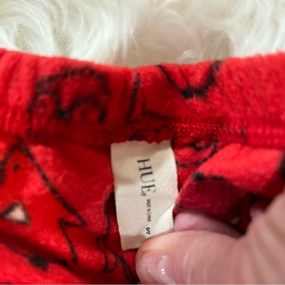 Hue penguin pajamas, long sleeve top and flannel bottom. Size small - Picture 9 of 11